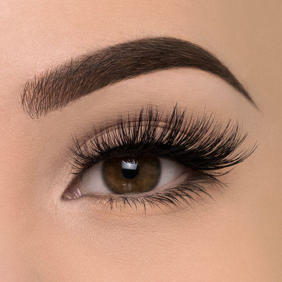 Classic Eyelash Extensions: A Timeless Beauty Trend