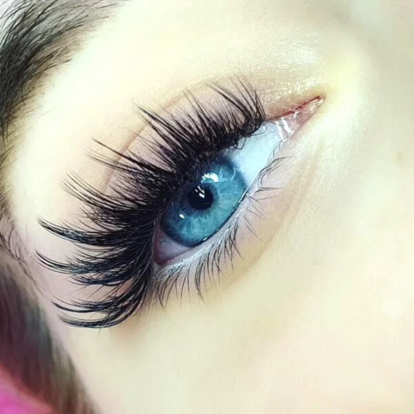 Classic Eyelash Extensions: A Timeless Beauty Trend